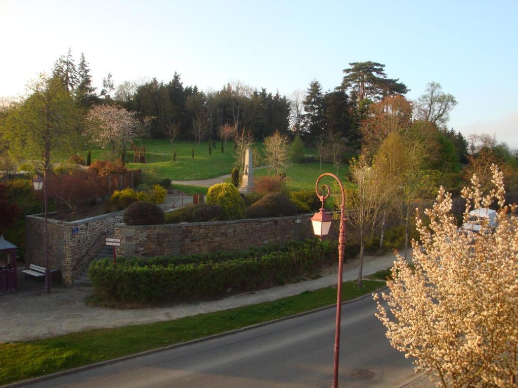 Auberge Du Chateau Châteauneuf-dʼIlle-et-Vilaine Eksteriør bilde